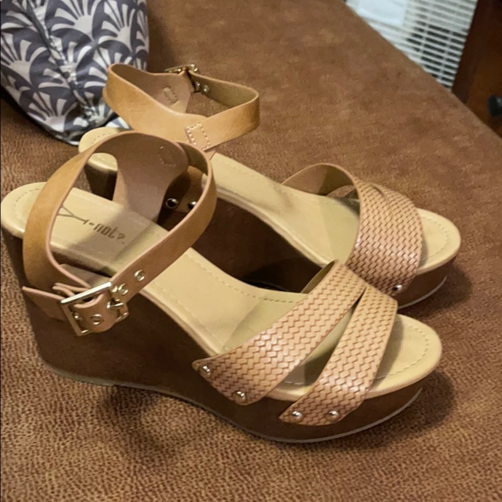 Y Not wedge sandals